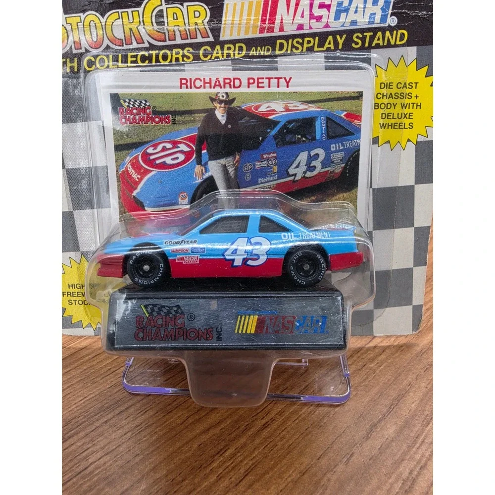 Racing Champions 1991 NASCAR Richard Petty 43 STP Pontiac Die Cast Stock Car New